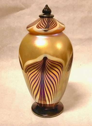 Florentine single pulled lines Urn